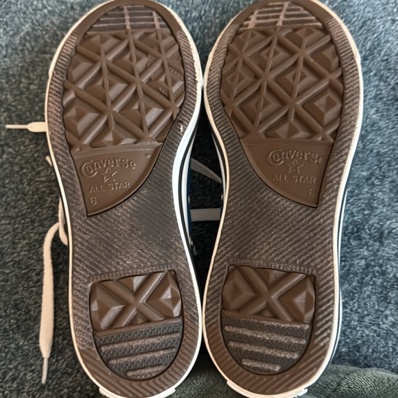 Converse unisex Women’s size 8, Men’s size 6. Worn once, close to brand new. - Picture 6 of 6